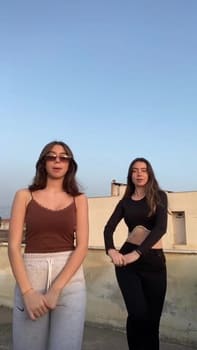 Ceyliinnx dancing video