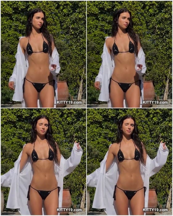 Renee Herbert leaked in bikini posing and showing her titty in black hot bikini. Mini bikini and her sexy virgin pussy lips.